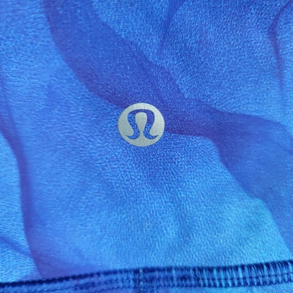 Lululemon Athletica T3 Camo Leggings
Size 4 - Picture 2 of 9